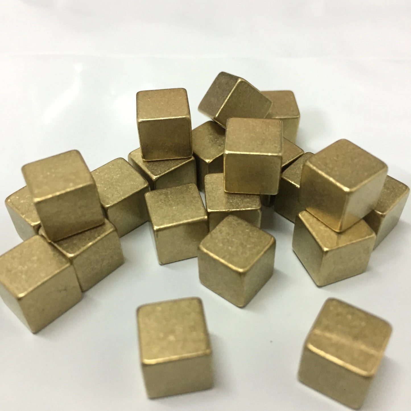 10Pcs 8mm Deluxe Metal Cubes